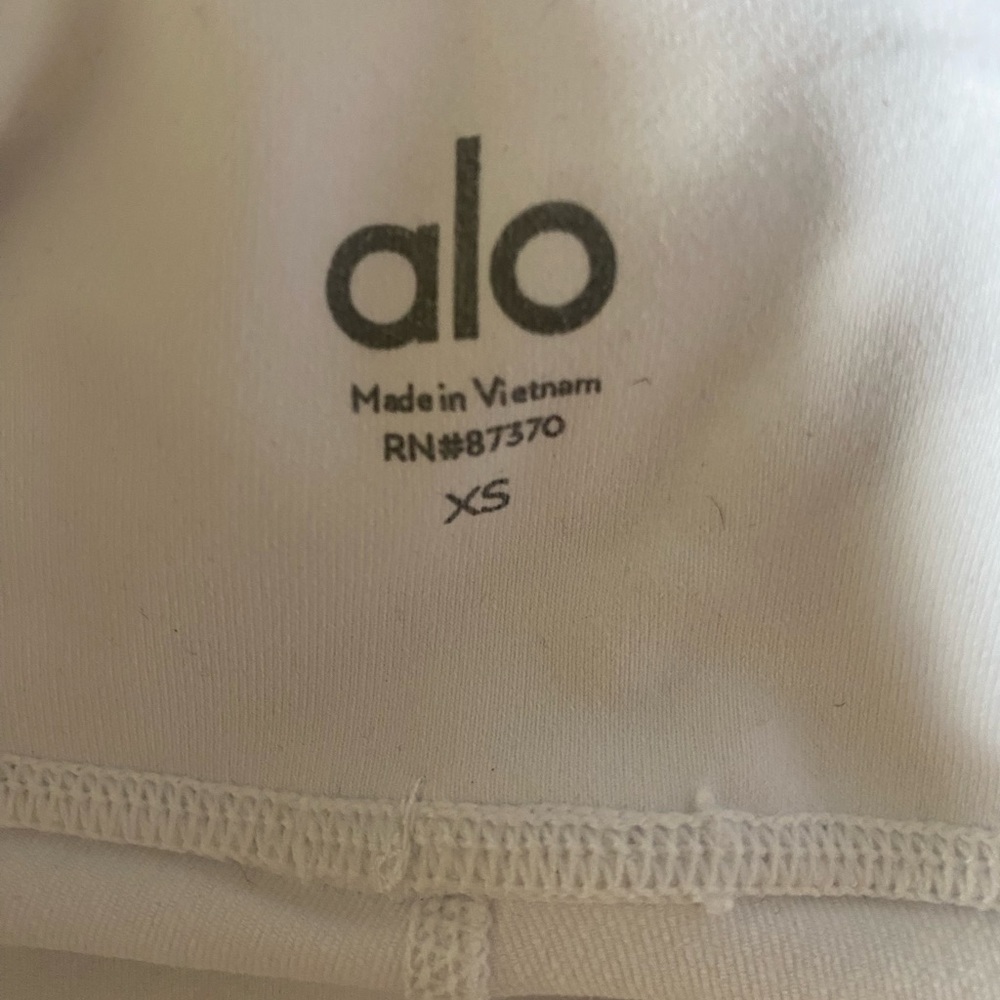 Alo yoga leggings.
